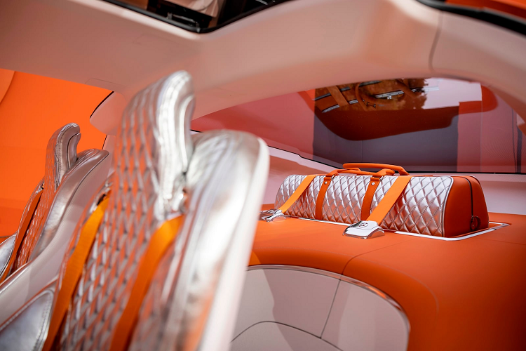 Theo Markus Schafer, Giám đốc kỹ thuật của Mercedes-Benz, mẫu xe concept Vision One-Eleven được trang bị tối đa 4 mô-tơ này, mỗi cái có thể sản sinh lượng công suất lên đến 480 mã lực và đạt mô-men xoắn cực đại 800 Nm, qua đó đạt tổng sức mạnh 1.920 mã lực và 3.200 Nm. Điều này làm cho động cơ hướng trục YASA trở nên lý tưởng cho các loại xe điện hiệu năng cao.