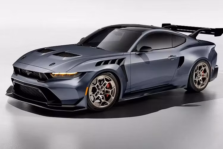 Trái tim của Mustang GTD là động cơ V8 5,2 lít tăng áp được phát triển với cửa hút gió kép và hệ thống dầu động cơ dry-sump (bể khô). Ford cho biết động cơ này sẽ có vòng tua máy hơn 7.500 vòng/phút và đạt công suất 800 mã lực; trở thành chiếc Mustang mạnh mẽ nhất từ trước đến nay.