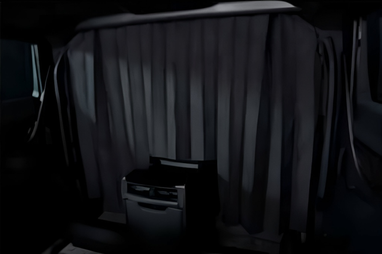 Hiện thông tin về động cơ Toyota Vellfire Spacious Lounge chưa được công bố. Tại thị trường Nhật Bản, Toyota Vellfire 2024 hiện có 2 tùy chọn động cơ. Đầu tiên là động cơ xăng 4 xi-lanh, hút khí tự nhiên, dung tích 2.5L, tạo ra công suất tối đa 180 mã lực và mô-men xoắn cực đại 235 Nm. Động cơ này đi kèm với hộp số biến thiên vô cấp Super CVT-i và hệ dẫn động cầu trước hoặc 4 bánh toàn thời gian.