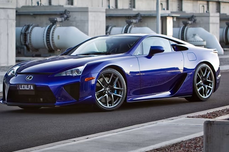 “Mọi người đều biết chúng tôi đang phát triển một chiếc xe hơi, và chiếc xe này [GR GT3] sẽ tham gia các giải đua ở châu Âu vào năm 2026… Thời điểm trên cũng trùng hợp với phiên bản thường của siêu xe này, với triết lý riêng theo đuổi bởi Toyota,” Rob Leupen – Giám đốc đội đua WEC Toyota (WEC) của Toyota nói với Motorsport.com.