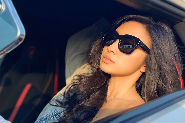 Jessie Lương tậu Lamborghini Aventador LP700-4 sau khi từ Mỹ về để tiện cho công việc di chuyển, điều này đã khiến cộng đồng mạng choáng ngợp vì độ giàu có, và chịu chơi của hot girl 9X này.