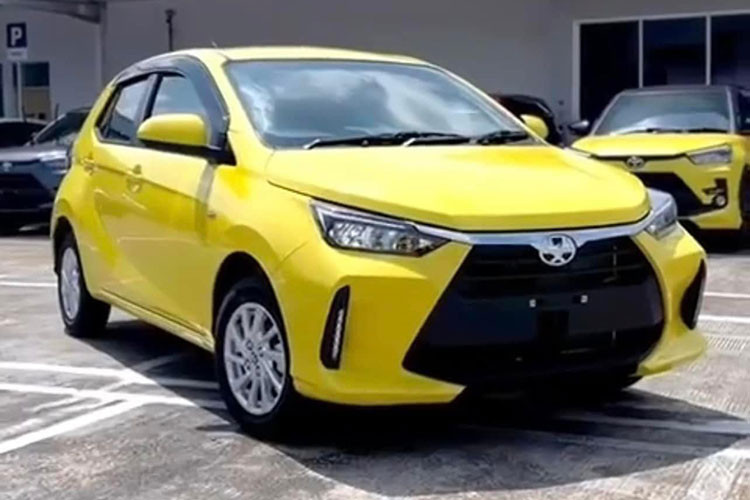 Theo một số tin rò rỉ, Toyota Wigo 2023 sẽ phân phối tại thị trường Việt Nam với 2 phiên bản bao gồm bản G dùng hộp số D-CVT và bản E dùng hộp số sàn 5 cấp. Trong khi đó, phiên bản G-RS với ngoại hình thể thao hơn nhiều khả năng sẽ không có mặt do giá bán khá cao.