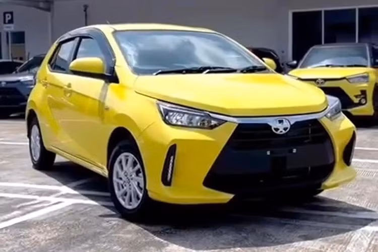 Theo một số tin rò rỉ, Toyota Wigo 2023 sẽ phân phối tại thị trường Việt Nam với 2 phiên bản bao gồm bản G dùng hộp số D-CVT và bản E dùng hộp số sàn 5 cấp. Trong khi đó, phiên bản G-RS với ngoại hình thể thao hơn nhiều khả năng sẽ không có mặt do giá bán khá cao.