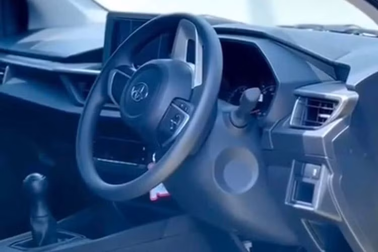 Trang bị vận hành của Toyota Wigo 2023 tại Việt Nam dự đoán sẽ là động cơ xăng 1.2L, 3 xy-lanh công suất 86,7 mã lực tại 6.000 vòng/phút, mô-men xoắn cực đại 112,9 Nm tại 4.500 vòng/phút.