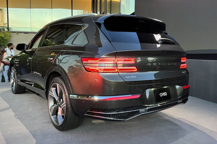 Tiêu chuẩn, phiên bản coupe của GV80 dùng động cơ V6 tăng áp kép 3,5 lít, sản sinh công suất 375 mã lực và sẽ có thêm một biến thể của một động cơ xăng kết hợp với bộ siêu nạp điện 48 Volt. Huyndai cho biết combo đó sẽ cho công suất 409 mã lực.
