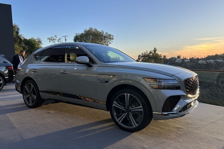 Trong phân khúc xe SUV cỡ trung hạng sang đang phát triển mạnh mẽ, kích thước và kiểu dáng sang trọng mà Genesis GV80 Coupe 2025 có, đủ để nó cạnh tranh với những đối thủ như BMW X6 , Audi Q8 , Mercedes-AMG GLE Coupe và Porsche Cayman Coupe.