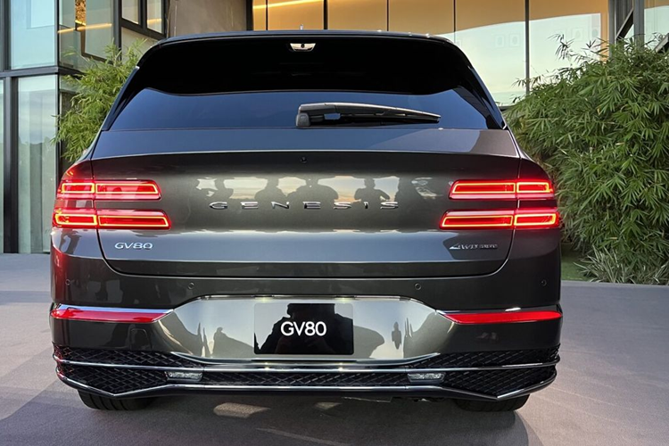 Trong khi đó, Genesis GV80 2025 sẽ được cung cấp hai động cơ khác nhau bao gồm động cơ 4 xi-lanh 2.5L tăng áp cho công suất 300 mã lực và động cơ V6 3.5L tăng áp kép cho công suất 375 mã lực.