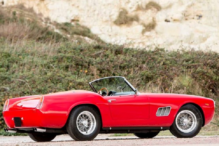 Ước tính, hiện chỉ có 36 chiếc còn tồn tại. Nếu may mắn tìm được một chiếc Ferrari 250 GT California SWB Spider thì giá của chúng sẽ không dưới 15 triệu USD (khoảng hơn 353 tỷ đồng).