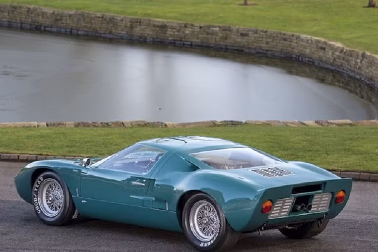 Dù không được săn đón như Ferrari 250 nhưng Ford GT40 vẫn là ao ước của giới sưu tập xe. Chúng đã giành chiến thắng chung cuộc tại giải đua Le Mans - điều mà Ferrari 250 không làm được.