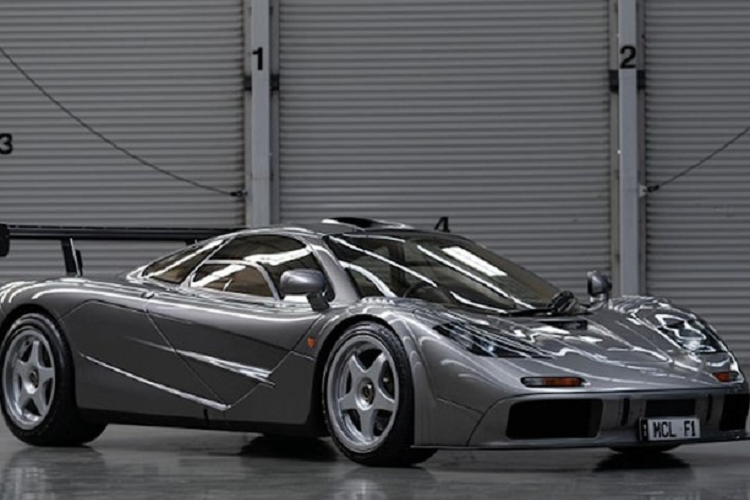 McLaren F1 LM 1998 McLaren đã tạo ra 7 chiếc xe đường phố dựa trên mẫu xe đua F1 để kỷ niệm vị trí thứ nhất, thứ 3, thứ 4, thứ 5 và thứ 13 trong giải đua 24 Hours of Le Mans diễn ra năm 1995. Phiên bản đường phố của McLaren F1 có tên là F1 LM.