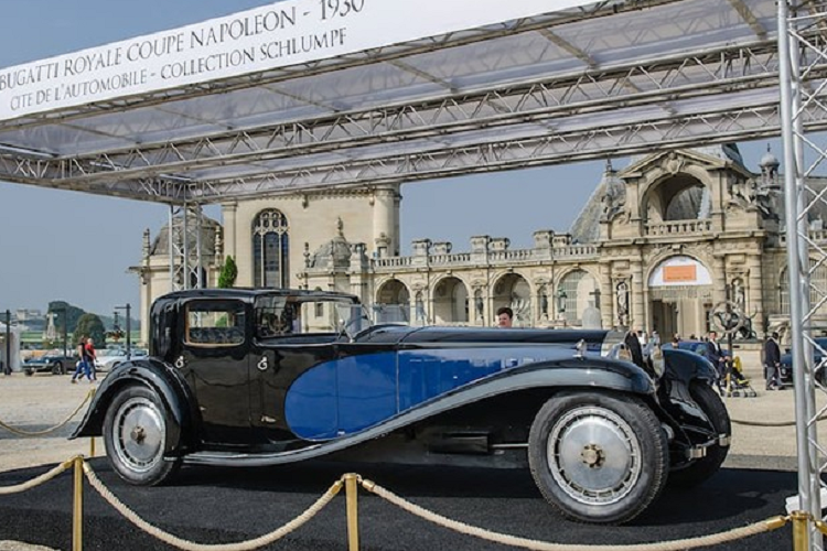 Đây là một trong những chiếc xe lớn nhất thế giới. Bugatti đã lên kế hoạch cho các phiên bản nâng cấp có tên Royale Kellner Coupe, sản xuất với số lượng giới hạn 25 chiếc để bán cho Hoàng gia. Thật không may, thời điểm sản xuất mẫu xe này lại trùng với cuộc đại suy thoái, các gia đình Hoàng gia cũng bị ảnh hưởng.