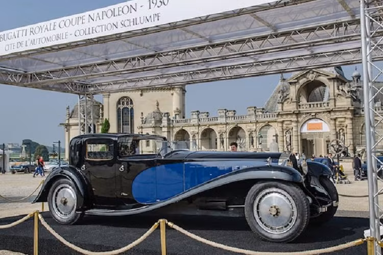 Đây là một trong những chiếc xe lớn nhất thế giới. Bugatti đã lên kế hoạch cho các phiên bản nâng cấp có tên Royale Kellner Coupe, sản xuất với số lượng giới hạn 25 chiếc để bán cho Hoàng gia. Thật không may, thời điểm sản xuất mẫu xe này lại trùng với cuộc đại suy thoái, các gia đình Hoàng gia cũng bị ảnh hưởng.