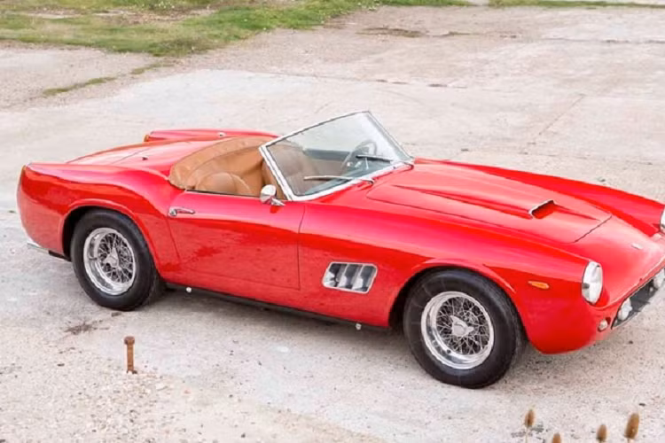  Ferrari 250 GT California SWB Spider thập niên 1960 Ferrari 250 GT California SWB Spider là một huyền thoại xe siêu hiếm trong giới sưu tập xe. Chỉ có 55 chiếc 250 GT được chế tạo từ năm 1953 đến năm 1964, bao gồm cả phiên bản xe đua.