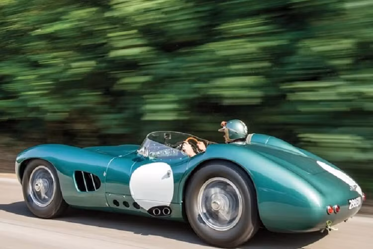 Aston Martin DBR1 đã thiết lập kỷ lục với 6 giải vô địch xe thể thao thế giới trong thập niên '50 cùng nhiều thành tích khác. Chiếc xe này còn 3 lần liên tiếp giành chiến thắng trong giải đua 1.000 km Nurburgring. Bên cạnh đó, Aston Martin DBR1 cũng là một chiếc xe đẹp và chỉ có 5 chiếc được tạo ra. Chiếc cuối cùng đã được đấu giá với mức giá 22,555 triệu USD (khoảng 530 tỷ đồng).