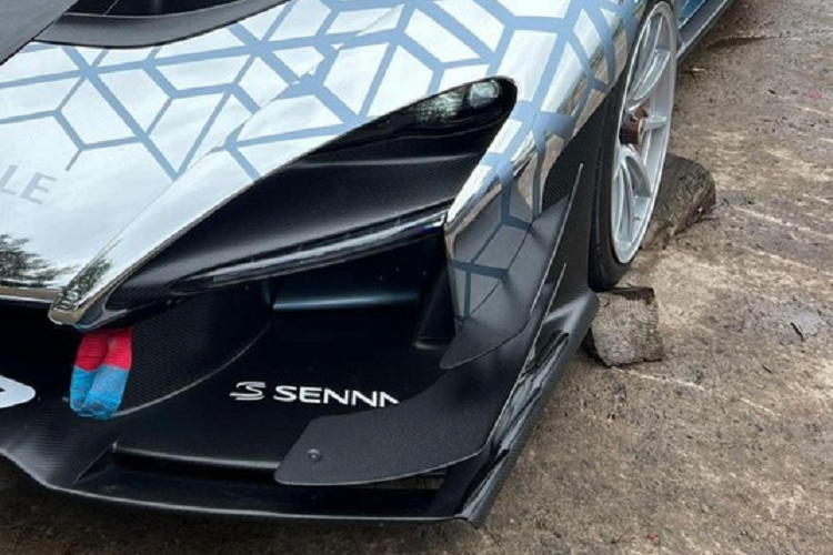 Giá xe McLaren Senna GTR tại thị trường nước ngoài là 1,6 triệu đô la, đắt hơn 600.000 nghìn đô la so với giá khởi điểm Senna tiêu chuẩn mà ông Hoàng Kim Khánh hay "Qua" Vũ sở hữu, dù vậy, siêu phẩm này cũng không thể đắt hơn khi về đến Việt Nam do là bản đường đua, không thể đăng ký, từ đó sẽ không phải chịu thuế như các xe khác.