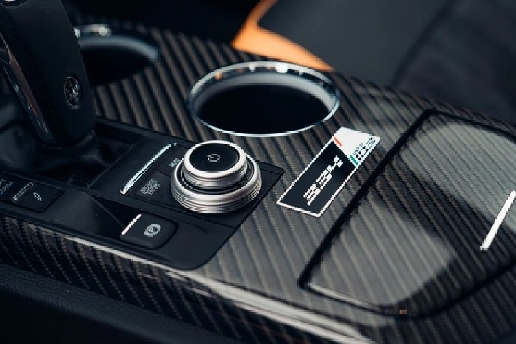 Không rõ giá xe Maserati Ghibli 334 Ultima là bao nhiêu, tuy nhiên với ngoại hình bắt mắt, hiệu năng khủng và khả năng bứt tốc ấn tượng thì Ghibli 334 Ultima chắc chắn sẽ cháy hàng chỉ trong “vài nốt nhạc”.