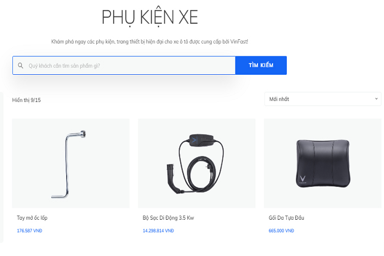 Đáng chú ý, VinFast còn bán bơm điện có giá 1,264 triệu đồng. Loại bơm này sử dụng nguồn điện 12V cắm trực tiếp từ ô tô, có công suất 180W. Ngoài ra, hãng còn bán thêm tay mở ốc lốp, thảm sàn cho xe VF8 và VF e34, gối tựa đầu,…