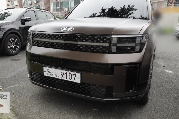 Thứ hai là hệ truyền động hybrid (HEV), bao gồm máy xăng 4 xi-lanh, tăng áp, dung tích 1.6L, mô-tơ điện và hộp số tự động 6 cấp.