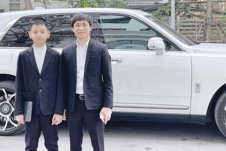 Chưa hết, trong ngày khai trương phòng giao dịch chi nhánh của F88 tại Đại Lộ Hùng Vương - TP Việt Trì - tỉnh Phú Thọ vào cuối năm 2020, nguyên dàn xe đắt tiền gần 60 tỷ đồng đã xuất hiện ở đây chẳng hạn như BMW X7, Rolls-Royce Cullinan, Range Rover và Mercedes-Maybach S-Class.