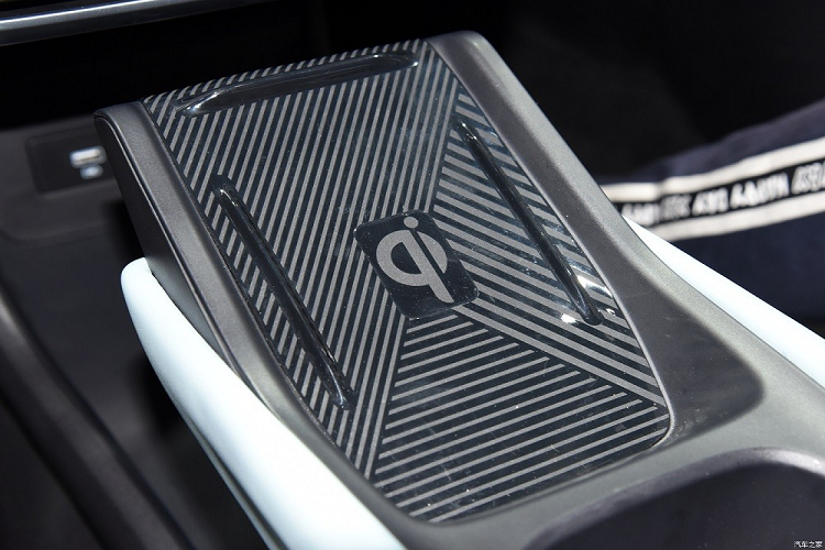 Xe có 2 loại pin LFP với dung lượng 30 kWh và 38 kWh, mang đến quãng đường di chuyển tương ứng là 305 km và 405 km theo chu trình thử nghiệm CLTC tại Trung Quốc. Với bộ sạc nhanh DC, thời gian nạp pin lên 80% chỉ dừng ở mức 30 phút.