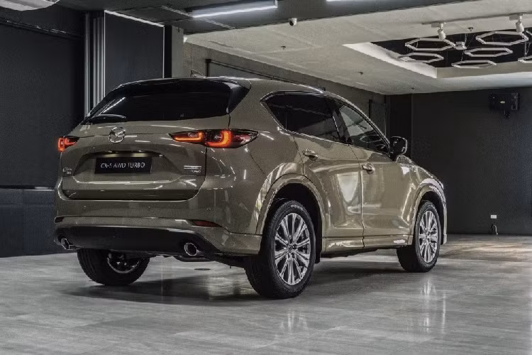 Chi tiet Mazda CX-5 Carbon Turbo 2023 mau son vang cat vua ra mat-Hinh-2