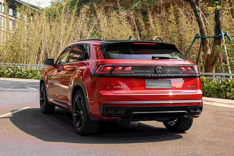 Với những thông số từ kích thước, ngoài hình - Volkswagen Teramont X được định vị trong phân khúc SUV cỡ lớn, cạnh tranh cùng Hyundai Palisade, Ford Explorer và Toyota Land Cruiser Prado.