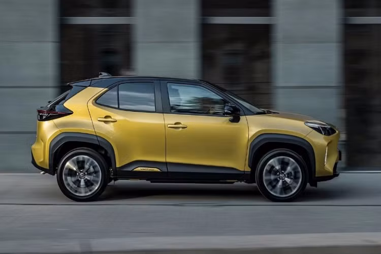 Thứ hai là hệ truyền động hybrid có tên e-Smart, bao gồm động cơ xăng 4 xi-lanh, dung tích 1.5L và mô-tơ điện. Hệ thống e-Smart này có nguyên lý hoạt động giống với công nghệ e-Power của Nissan, tức là động cơ xăng chỉ được dùng để sạc pin trong khi nhiệm vụ truyền động tới bánh xe thuộc về mô-tơ điện. 