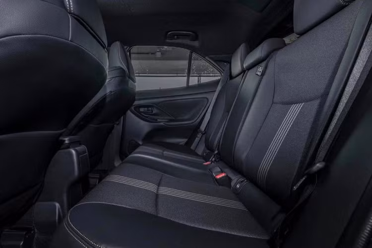 Hiện chưa rõ Toyota Yaris Cross sẽ được trang bị động cơ nào. Tuy nhiên, theo tin đồn, xe sẽ dùng 2 loại động cơ khác nhau. Đầu tiên là động cơ xăng 4 xi-lanh, DOHC, hút khí tự nhiên, dung tích 1.5L, đi kèm với hộp số tự động biến thiên vô cấp CVT và hệ dẫn động cầu trước, tương tự Toyota Vios 2023 tại Indonesia.