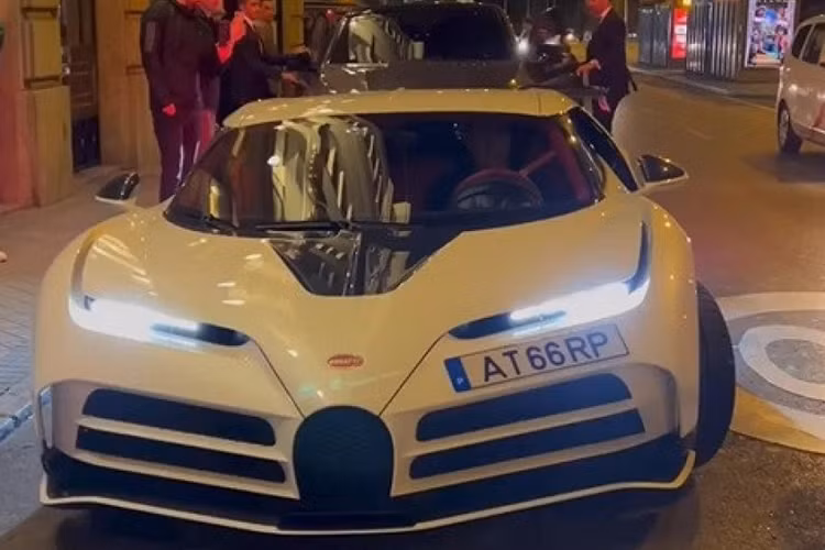 Vào tháng 3/2020, thông tin cầu thủ Cristiano Ronaldo đặt mua Bugatti Centodieci chỉ sản xuất đúng 10 chiếc trên toàn thế giới, với giá bán mỗi xe lên đến 9 triệu đô la, tương đương 209 tỷ đồng đã gây choáng ngợp giới túc cầu, giới mê xe trên toàn thế giới cũng như các nhà sưu tập.