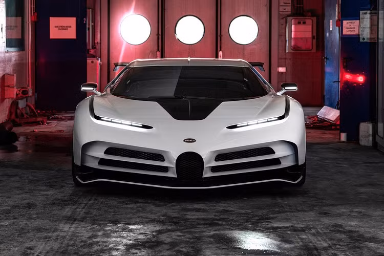 Như vậy, CR7 là 1 trong 10 khách hàng sở hữu xe Bugatti Centodieci trên toàn cầu, mức giá bán của siêu phẩm này lên đến 209 tỷ đồng, đắt nhất trong số các siêu xe mà Cristiano Ronaldo từng mua, và cũng là 1 trong các siêu xe có giá bán siêu đắt ở thế kỷ 21 này.