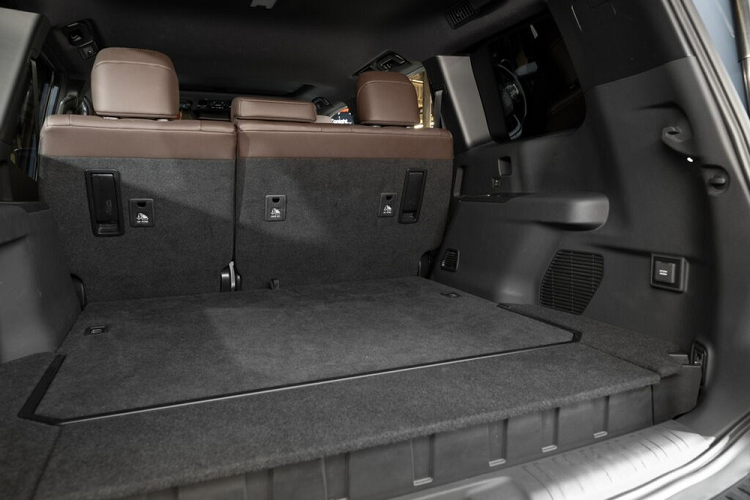 Cuối cùng là hệ thống ngắt thanh cân bằng phía trước, các chế độ lái đa địa hình và hệ thống giám sát đa địa hình.