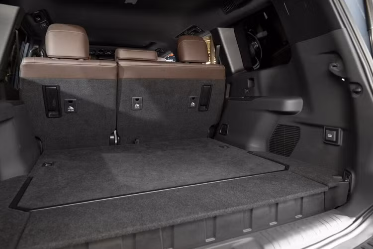 Cuối cùng là hệ thống ngắt thanh cân bằng phía trước, các chế độ lái đa địa hình và hệ thống giám sát đa địa hình.