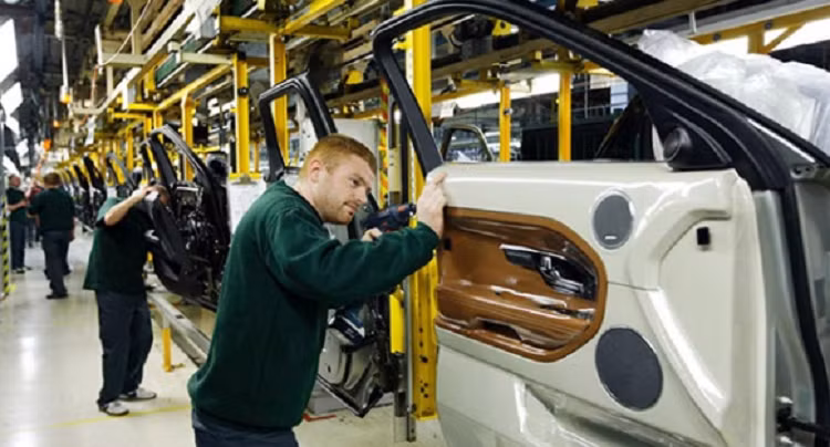 Nhan vien dai ly Land Rover nhan hon 10 trieu dong/1 gio sua xe-Hinh-2