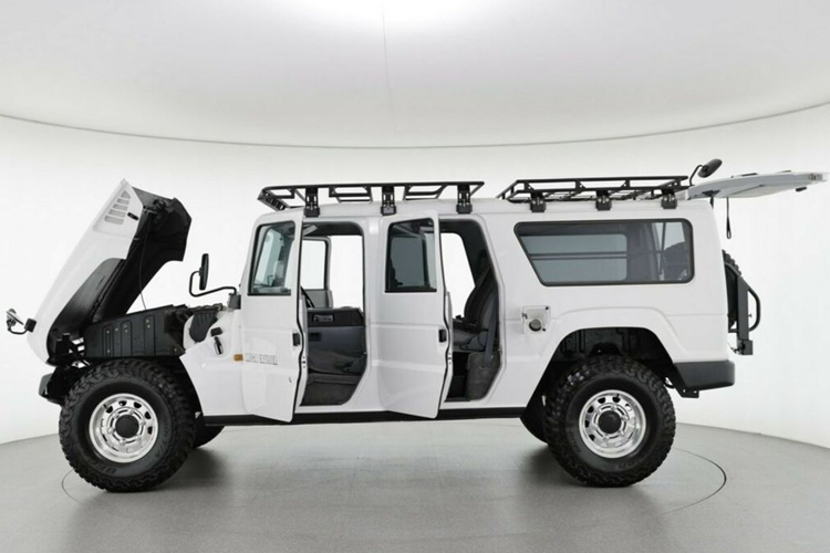 Mới đây, một chiếc xe SUV Toyota Mega Cruiser đã được rao bán thông qua nền tảng giao dịch xe cũ trực tuyến Cars &amp; Bids. Chiếc xe được rao bán có tay lái nghịch và nhập khẩu từ Nhật Bản vào tháng 5/2022.