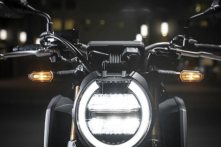 Honda CB650R 2023 tiếp tục được trang bị khối động cơ 4 xi-lanh, DOHC, 16 van, sản sinh công suất tối đa 61,7 kW tại vòng tua máy 10.000 vòng/phút và mô-men xoắn cực đại 63 Nm tại tua máy 9.500 vòng/phút.