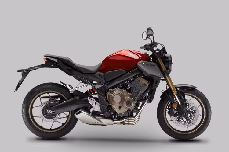 Về mẫu xe môtô naked-bike Honda CB650R 2023 - xe vẫn giữ phong cách thiết kế đặc trưng quen thuộc. Bên cạnh hai màu truyền thống là Xám đen và Đỏ đen xám, mẫu xe naked bike này được bổ sung màu đen tuyền xuyên suốt từ khung cho tới động cơ, thể hiện phong cách khác biệt.