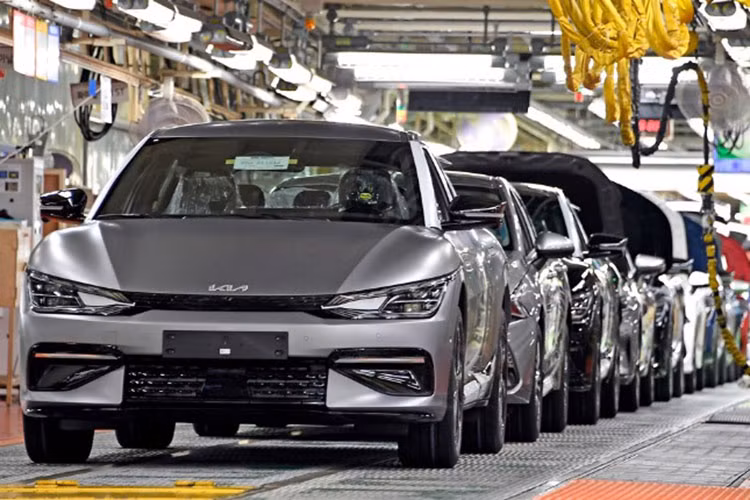 Do hoạt động bị đình chỉ trong một tuần, việc sản xuất các mẫu xe này dự kiến cũng sẽ gặp một số trở ngại. Trong khi đó, nhà máy 1 và 2 ở Hwaseong sản xuất Kia K3, Niro, K7, Sorento và Mohave vẫn hoạt động bình thường.