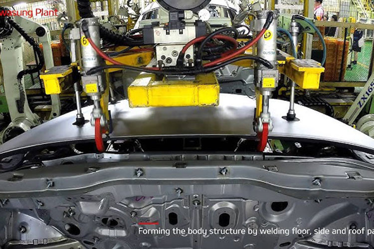 Các quy trình còn lại như ép thân và lắp ráp tại nhà máy số 3 của Kia vẫn hoạt động bình thường cho đến sáng ngày 29/9, hãng Kia buộc phải phải tạm dừng toàn bộ nhà máy để kiểm soát lại chất lượng của dây chuyền.