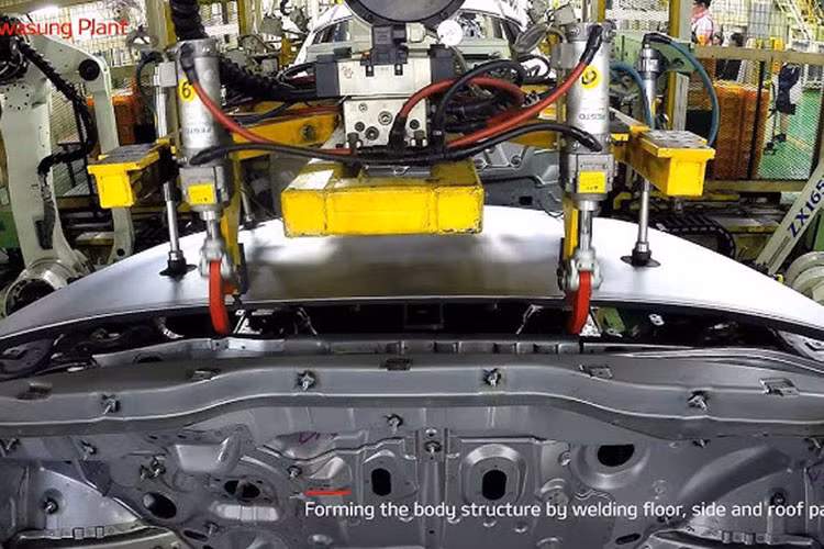 Các quy trình còn lại như ép thân và lắp ráp tại nhà máy số 3 của Kia vẫn hoạt động bình thường cho đến sáng ngày 29/9, hãng Kia buộc phải phải tạm dừng toàn bộ nhà máy để kiểm soát lại chất lượng của dây chuyền.