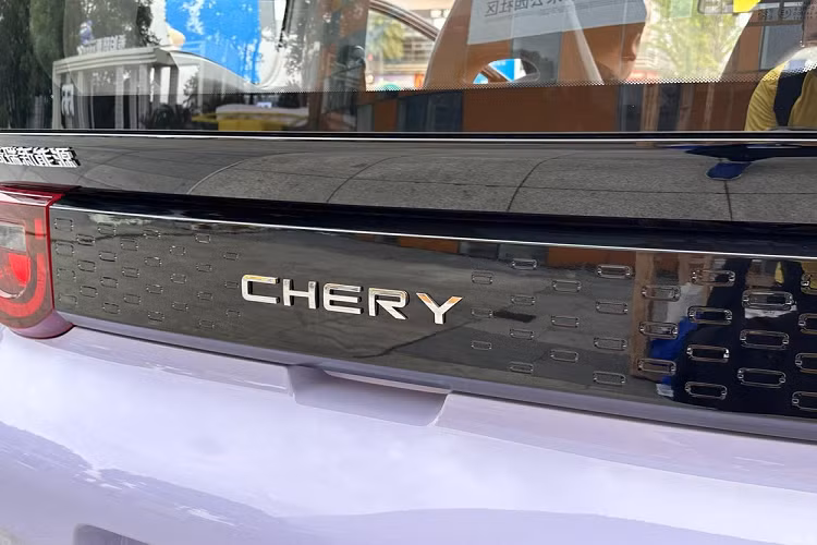 Đối thủ chính của Chery QQ Ice Cream 2023 giá rẻ là Wuling Hongguang Mini EV, mẫu xe điện đã được phân phối chính hãng tại Việt Nam.