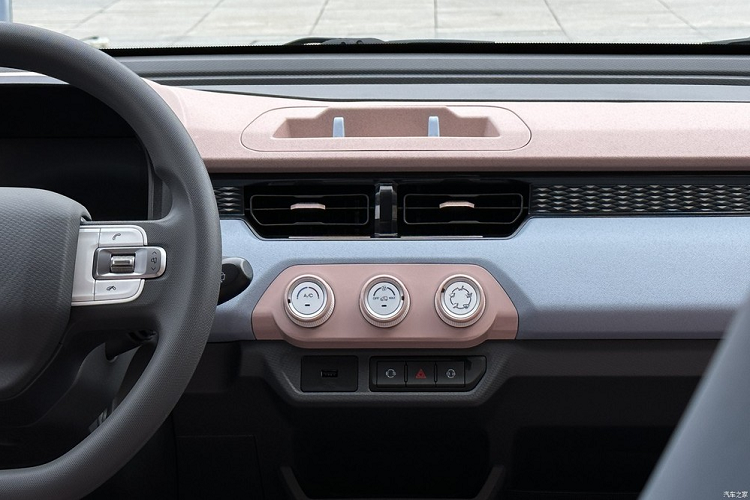 Chery QQ Ice Cream 2023 có tổng cộng 7 mẫu, với giá từ 29.900 nhân dân tệ đến 52.900 nhân dân tệ (tương đương 96 triệu đồng đến 170 triệu đồng).