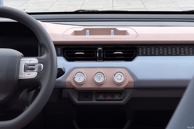 Chery QQ Ice Cream 2023 có tổng cộng 7 mẫu, với giá từ 29.900 nhân dân tệ đến 52.900 nhân dân tệ (tương đương 96 triệu đồng đến 170 triệu đồng).