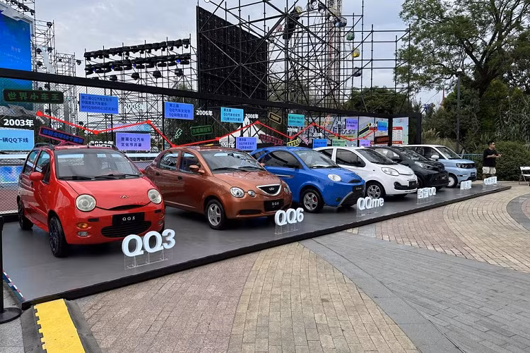 Chery QQ Ice Cream siêu rẻ "hạ đo ván" Wuling Hongguang Mini EV Chery QQ Ice Cream sieu re
