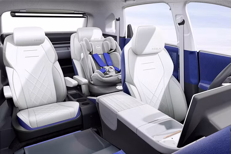 Sau khi chúng ta vào bên trong Kaola, tiếp đến, hãy nói thêm vài lời về hệ thống truyền động của nó. Mỗi phiên bản của chiếc MPV ArcFox Kaola đều được trang bị tiêu chuẩn một động cơ điện duy nhất ở trục trước cho công suất tối 163 mã lực.