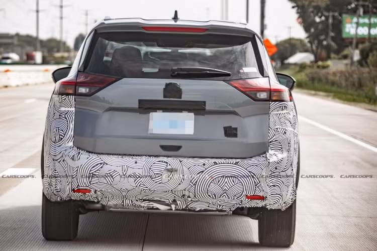 Ở phiên bản dẫn động 1 cầu, Nissan X-Trail e-Power dùng mô-tơ điện hoàn toàn mới có mã BM46, nằm trên cầu trước. Mô-tơ điện này sản sinh công suất tối đa 203 mã lực và mô-men xoắn cực đại 320 Nm. Ở phiên bản dẫn động 4 bánh toàn thời gian e-4orce, xe có thêm mô-tơ điện với mã MM48 nằm trên cầu sau.