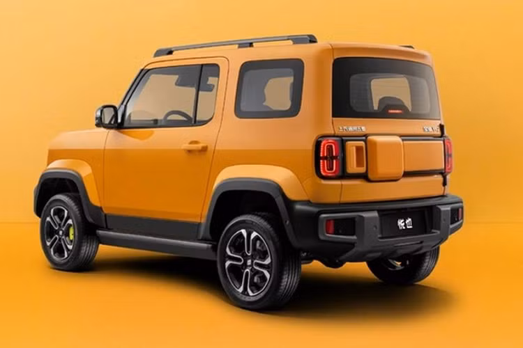 Bộ pin LFP của Baojun Yep cho quãng đường di chuyển khoảng 303km với một lần sạc đầy, theo tiêu chuẩn CLTC. Giá xe Baojun Yep điện vẫn là một ẩn số, trong tương lai xe sẽ có thêm một phiên bản mạnh mẽ hơn với động cơ điện kép và hệ dẫn động bốn bánh.