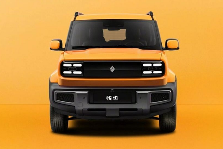 Chiều dài cơ sở của xe đạt 2.110mm và trọng lượng 1.006kg. Mẫu xe SUV điện Baojun Yep được thiết kế với 4 chỗ ngồi, tuy nhiên, hàng ghế sau được đánh giá là khá nhỏ chỉ phù hợp với trẻ em. Bên cạnh đó, cũng có nhiều đồn đoán cho rằng hãng xe sẽ bổ sung 1 phiên bản Yep với kích thước lớn hơn và có 5 cửa.