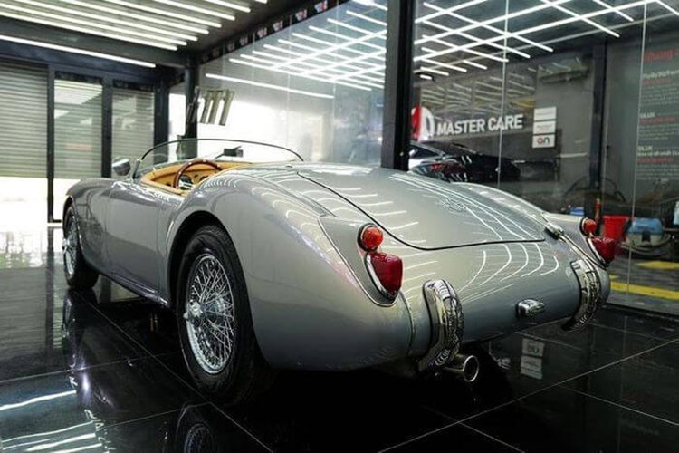 Cung cấp sức mạnh cho chiếc xế cổ MGA 1600 là khối động cơ 4 xy-lanh thẳng hàng, dung tích 1.622cc, công suất 90 mã lực. Tốc độ tối đa mà chiếc xe này đạt được là khoảng 169 km/h và có khả năng tăng tốc từ 0 – 100 km/h trong 12,8 giây.