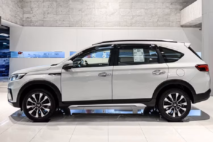 Ngoài ra, xe còn được trang bị camera cập lề Honda LaneWatch. Đây hứa hẹn sẽ là lợi thế cạnh tranh của Honda BR-V 2023 so với những đối thủ như Mitsubishi Xpander hay Suzuki XL7.