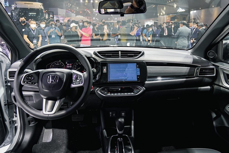 Với giá xe Honda BR-V 2023 được dự đoán, nó sẽ đắt gần nhất phân khúc MPV cỡ B, chỉ sau Kia Carens. Cụ thể, mức giá dự kiến này của Honda BR-V cao hơn Mitsubishi Xpander (555-658 triệu đồng), Suzuki XL7 (600-640 triệu đồng), Toyota Veloz Cross (658-698 triệu đồng) và Hyundai Stargazer (575-685 triệu đồng).